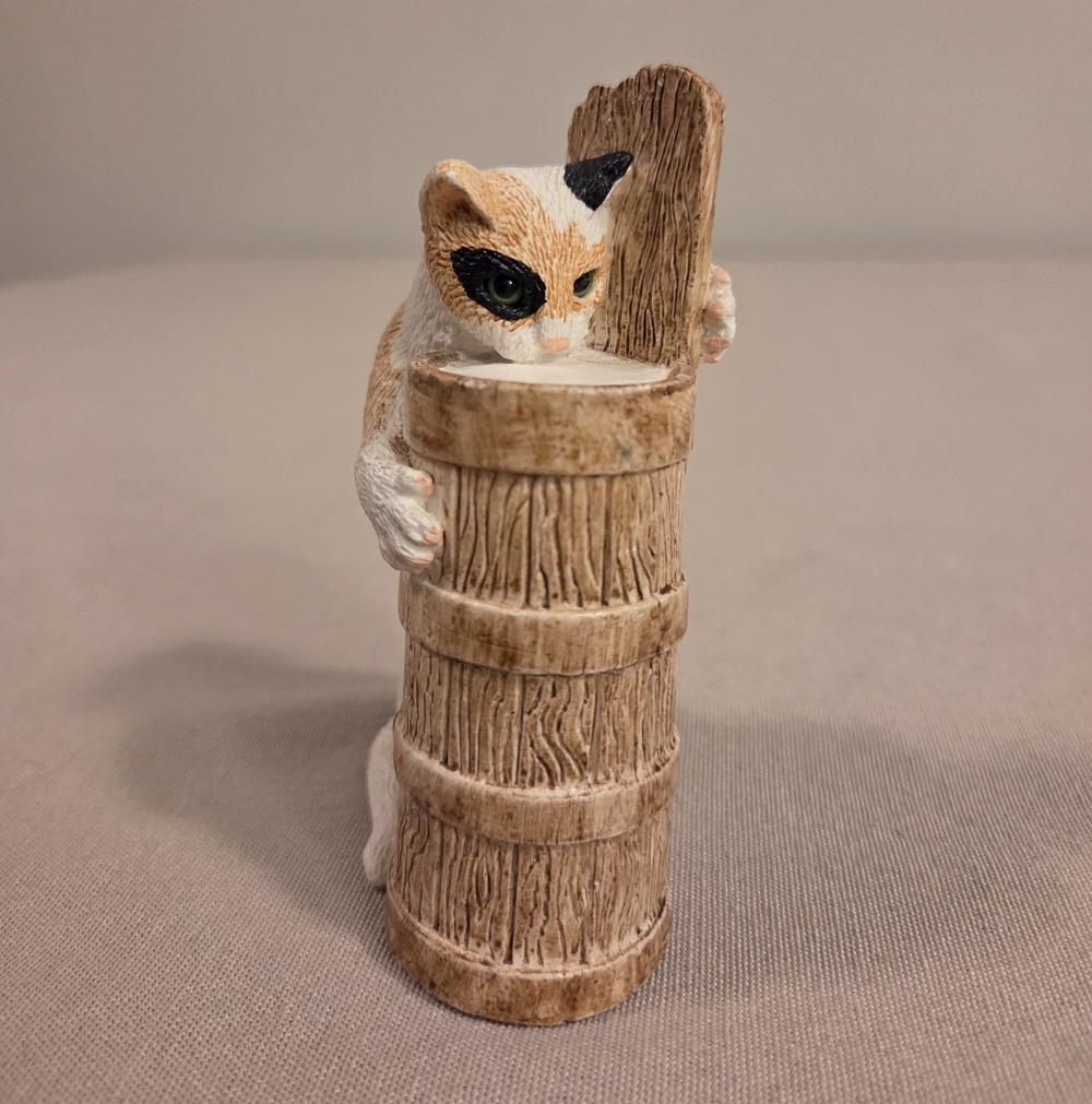 BUTTER BANDIT CALICO CAT FIGURINE SIPPING SOME CHURNED BUTTER